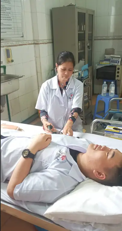 Cô Ái trong hoạt động nghề y