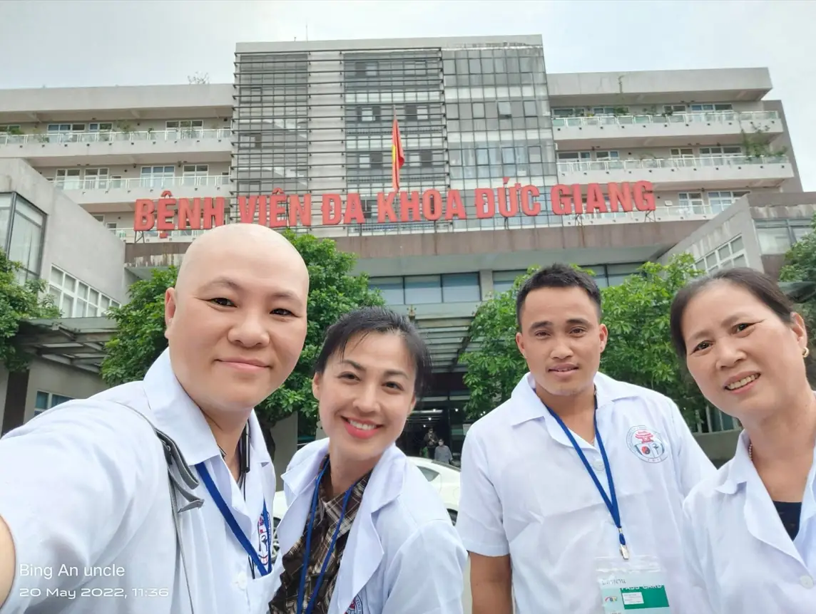 Cô Ái trong hoạt động nghề y