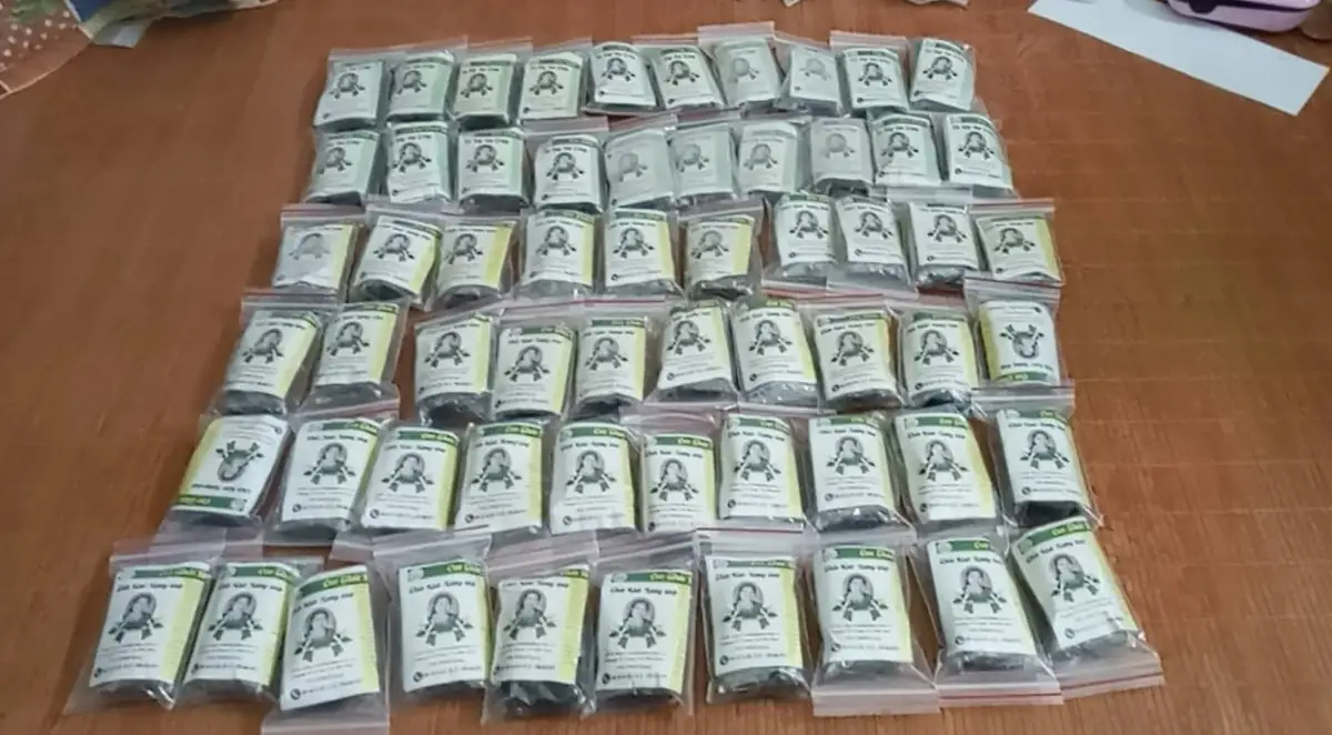 Sản phẩm cao thảo dược cô Ái